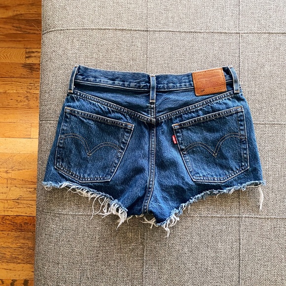 Levi’s Cutoff 501 Dark Wash - Picture 1 of 10